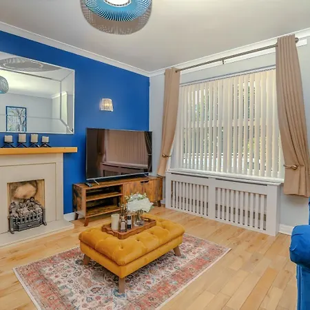 Spacious Detached House With Garden & Parking Bristol