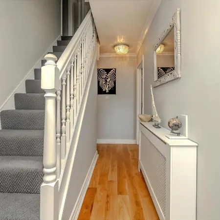 Spacious Detached House With Garden & Parking Ferienhaus Bristol